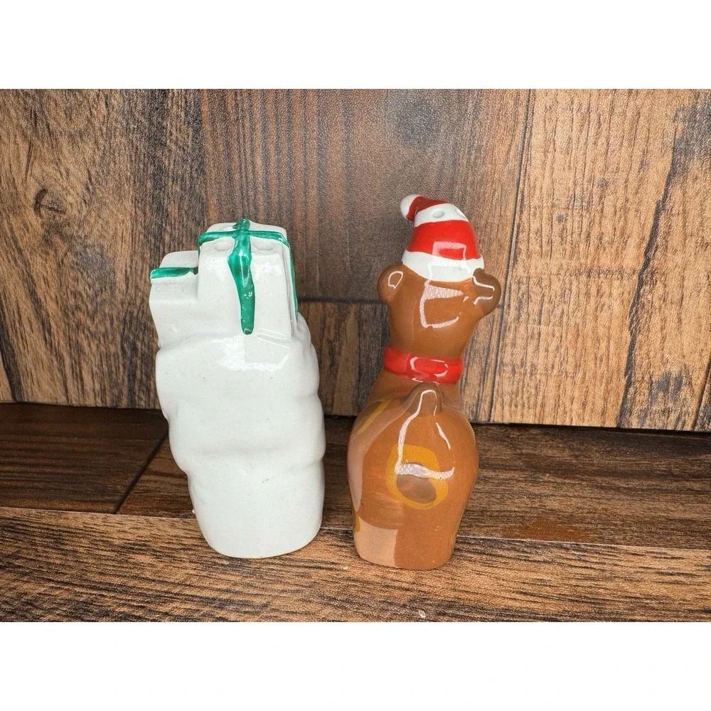 The Unbranded Brand holiday ceramic
